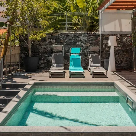 Quebra Costas By An Island