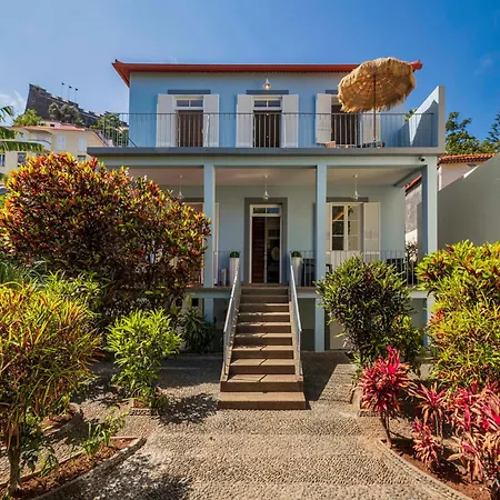 Villa Quebra Costas By An Island *