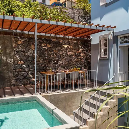 Quebra Costas By An Island