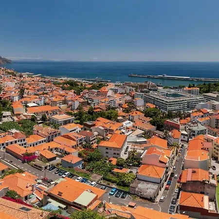 Vila Quebra Costas By An Island *